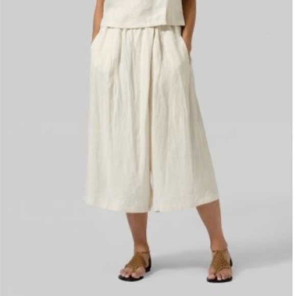 Off white Wide Leg Crop pants. Casual Wide Leg Loose Solid Color Capri-Pants - Picture 3 of 15